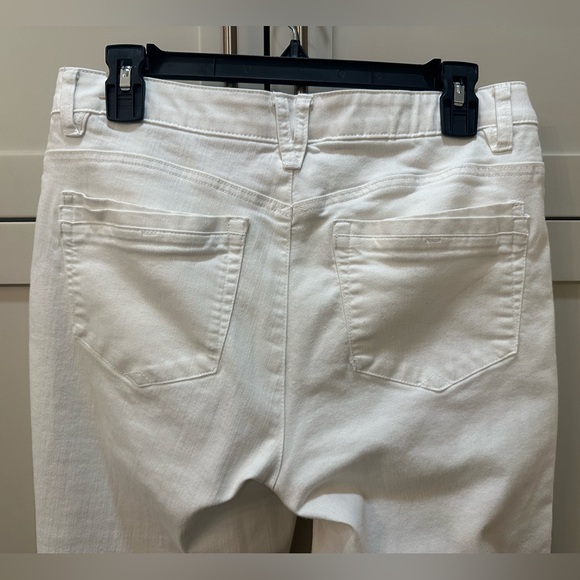 Democracy Women's white Flare Jeans- 8 - Picture 5 of 7